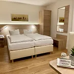 Bronnbacher Hof Hotel *