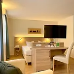 Bronnbacher Hof Hotel *