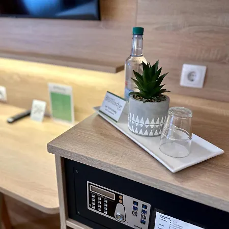 Bronnbacher Hof Hotel *